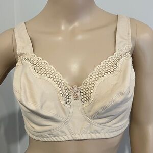 Exquisite Form Cream Lace Accent Wireless Bra